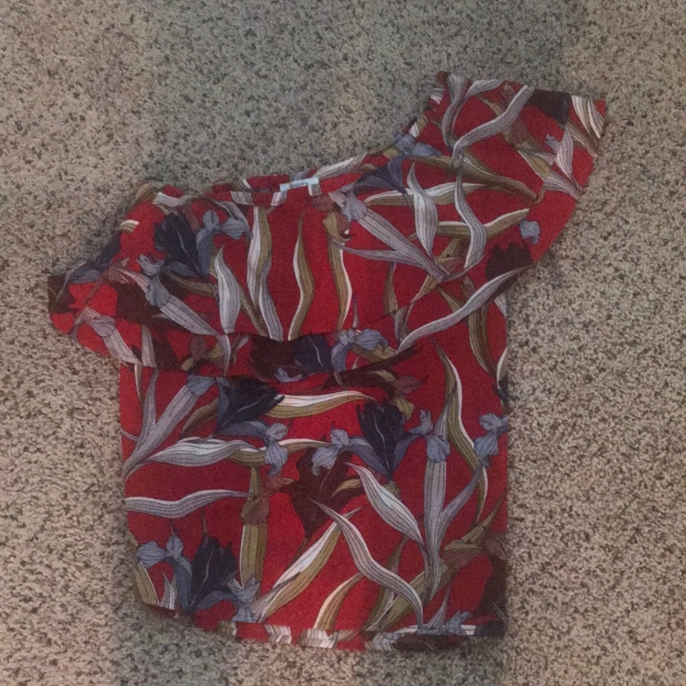 One shoulder strap shirt never worn. Size medium